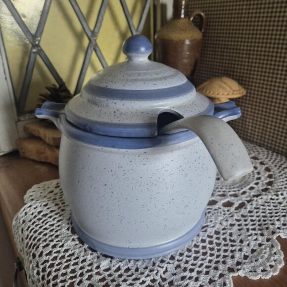 Vintage Blue Tureen from Laurentian Pottery 1907 - Poterie Laurentienne - Picture 1 of 7